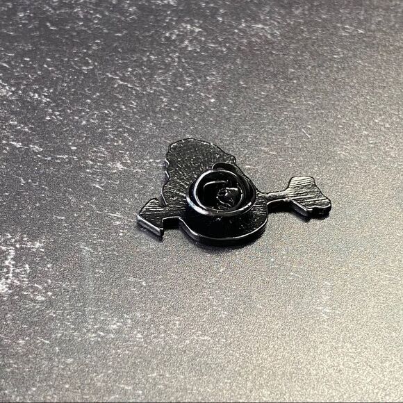 Skull & Arrow Enamel Pin/ Brooch Lapel - Picture 5 of 6